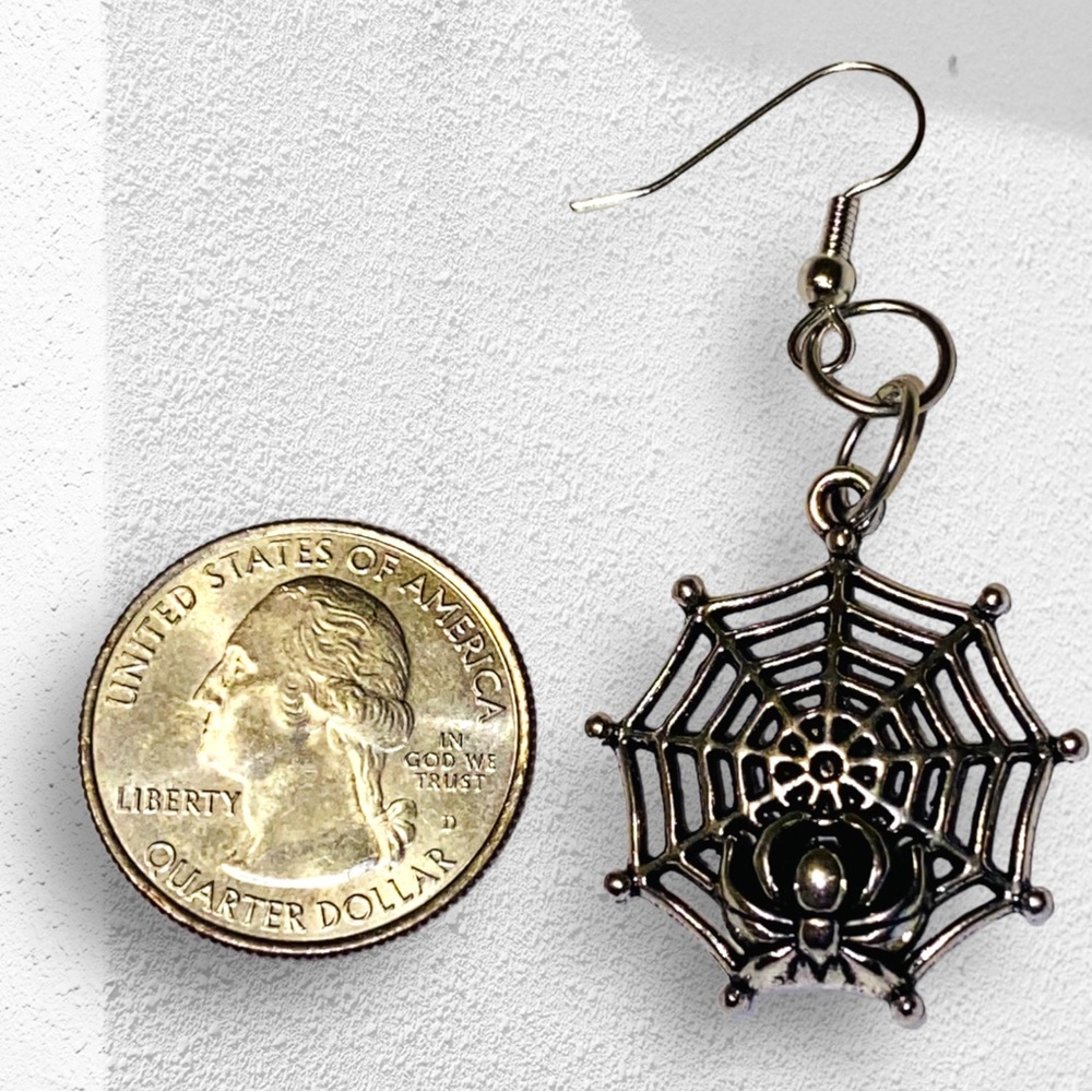 Hand Crafted Earrings Spider Spiderweb Dangle Pierced Silver Halloween - Picture 5 of 5